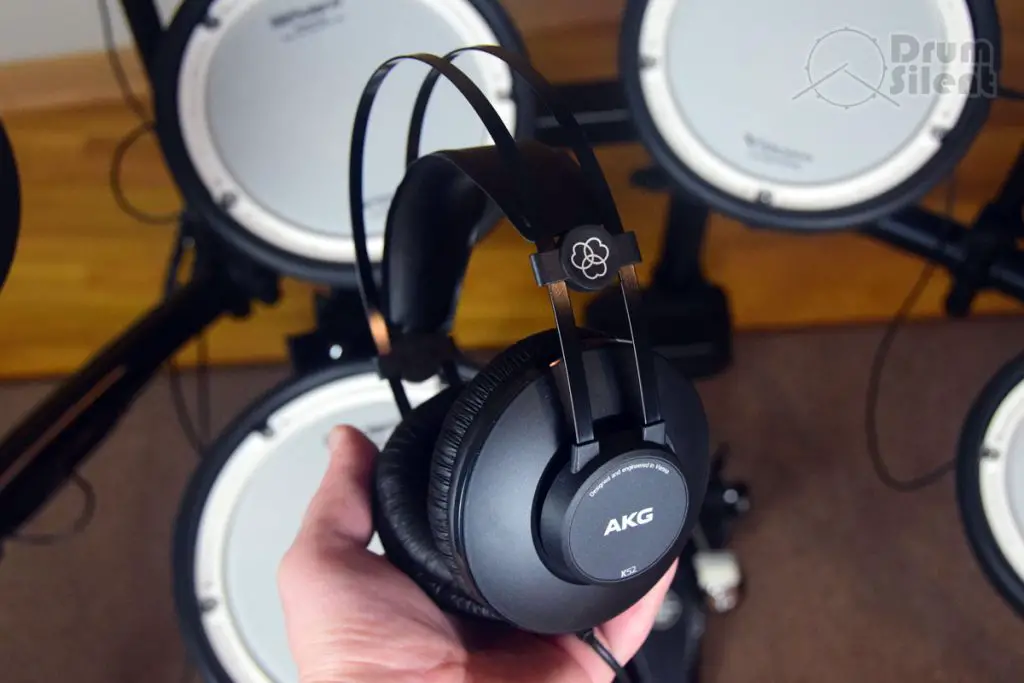AKG K52 Closed Back Headphones,Wired,Black : : Electronics
